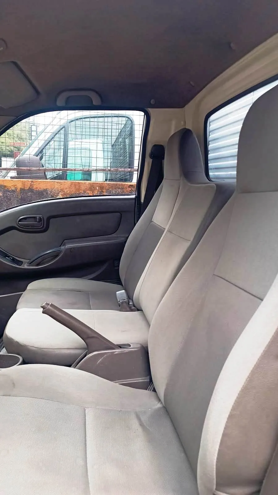 Hyundai HR 2.5 BAU 3,00 X 2,20 X 1,80 2.5 Diesel Manual
