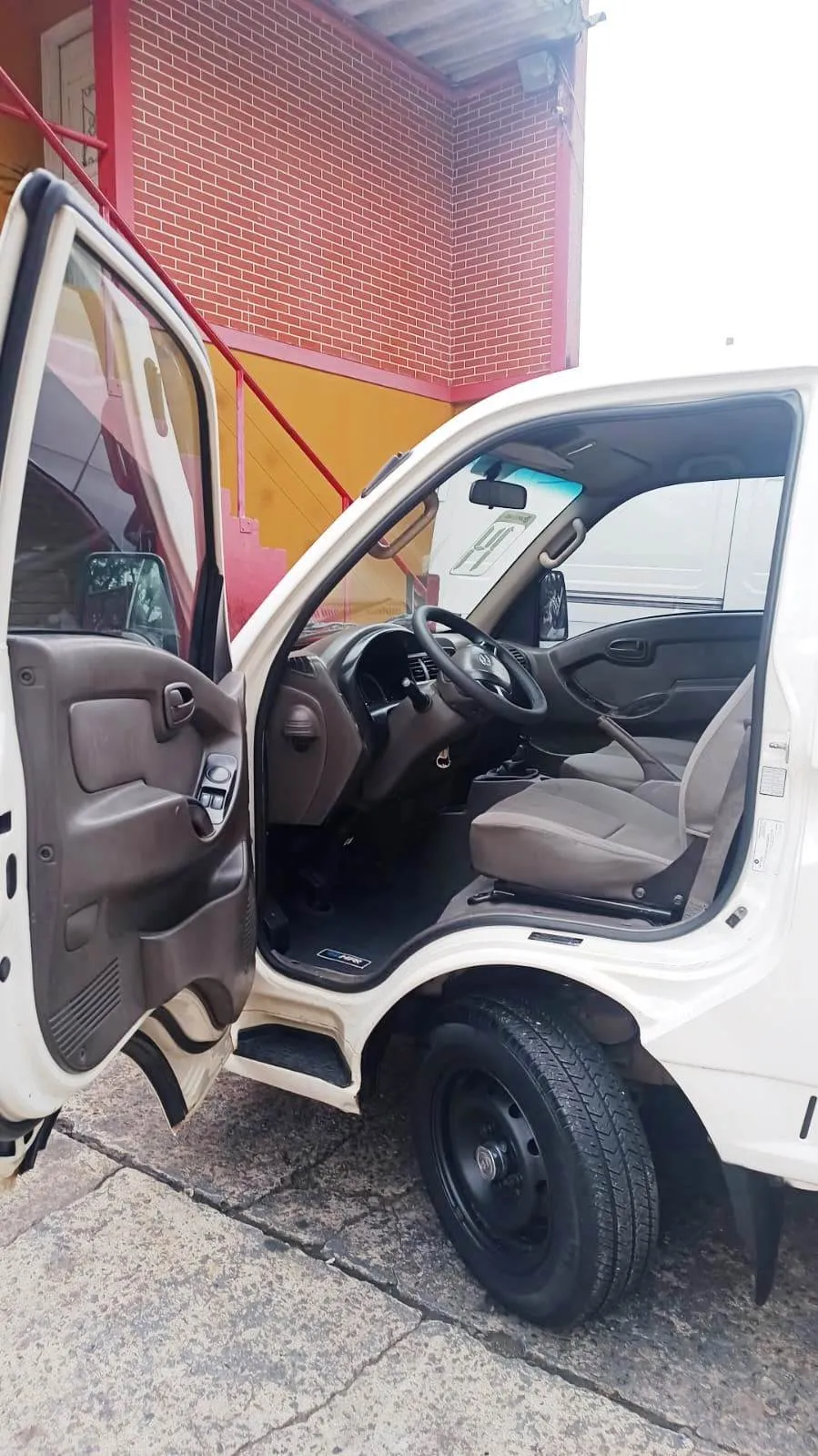 Hyundai HR 2.5 BAU 3,00 X 2,20 X 1,80 2.5 Diesel Manual