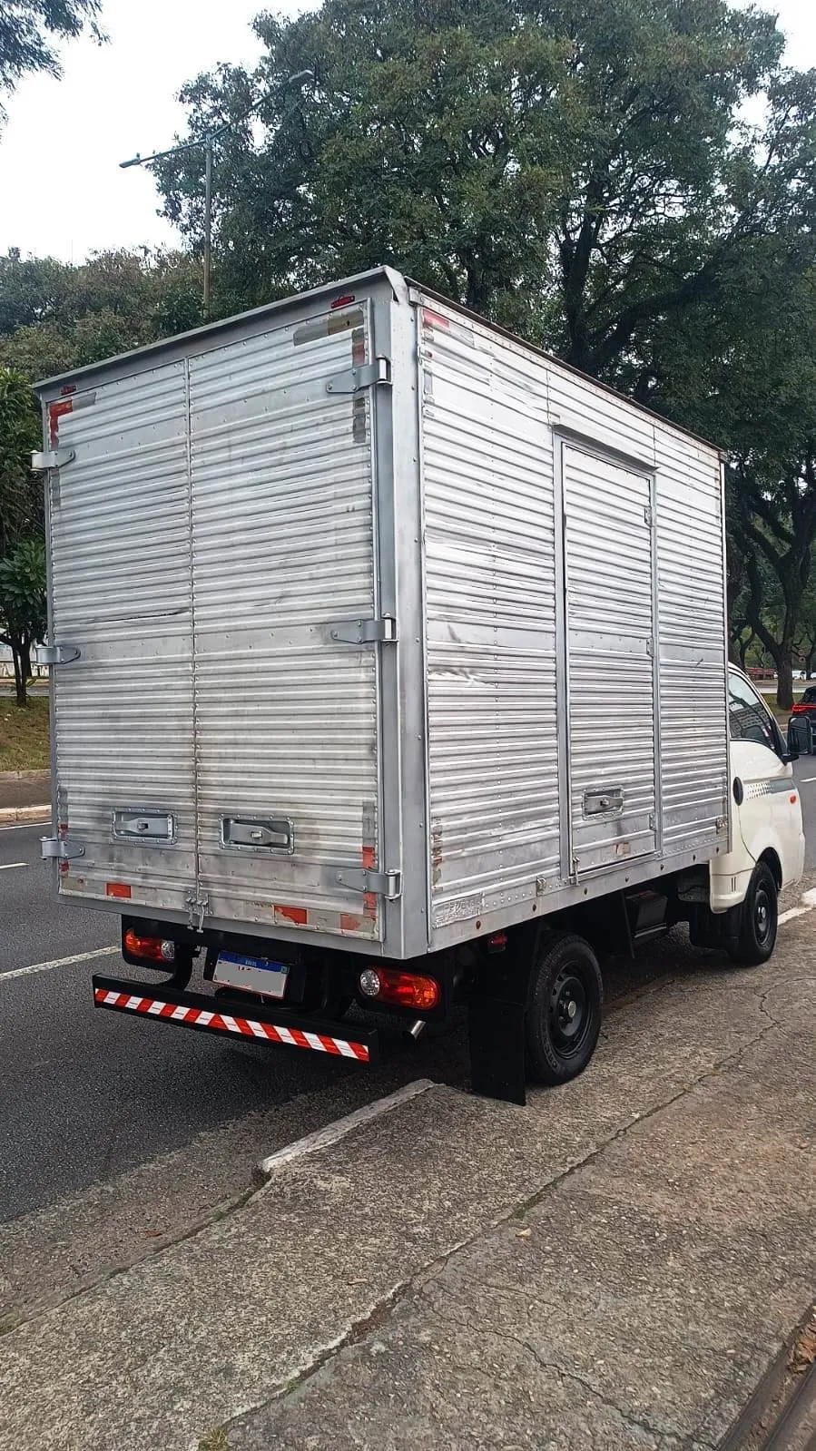 Hyundai HR 2.5 BAU 3,00 X 2,20 X 1,80 2.5 Diesel Manual