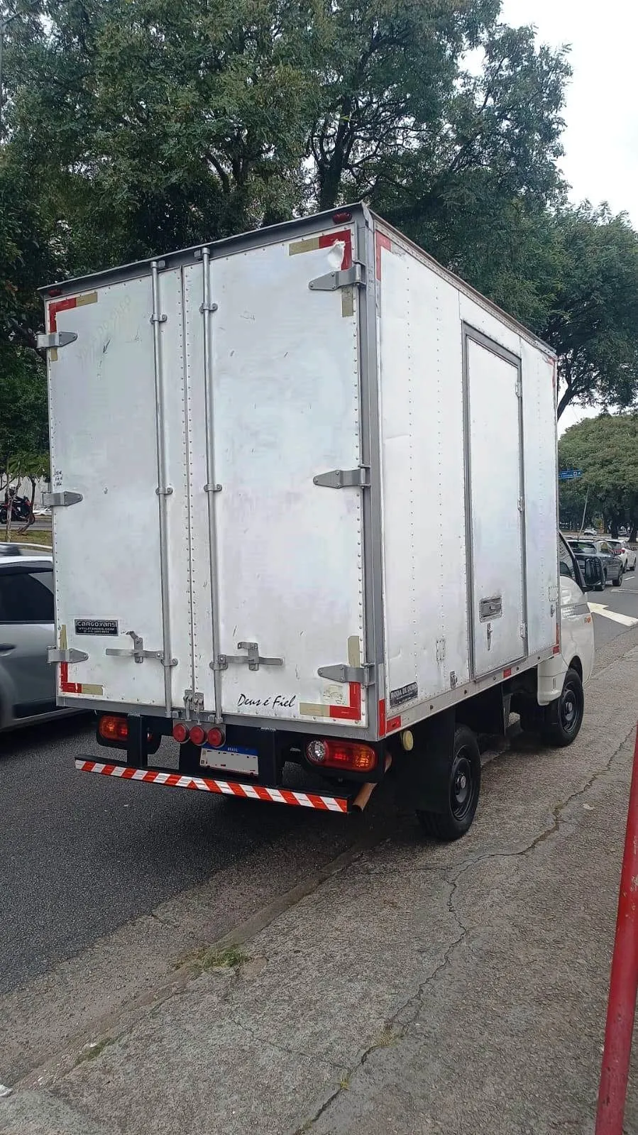 Hyundai Hr 2.5 Bau 3,00x 2,20x 1,80 2.5 Diesel Manual