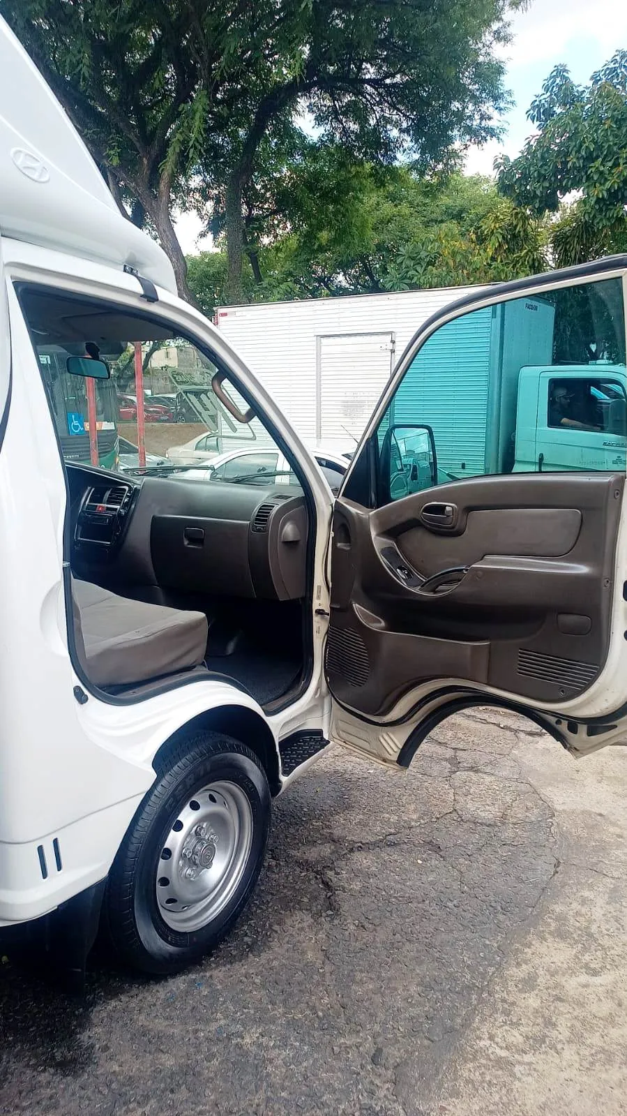 Hyundai HYUNDAI HR 2.5 Turbo diesel 2.5 Diesel Manual